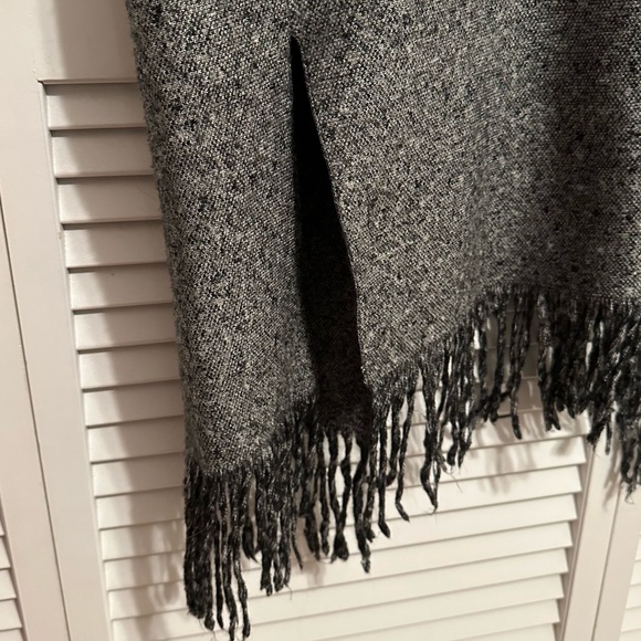 Michael Stars Long Fringe Vest - Medium - Picture 4 of 6